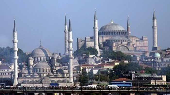 Истанбул отчита рекорден спад на туристите