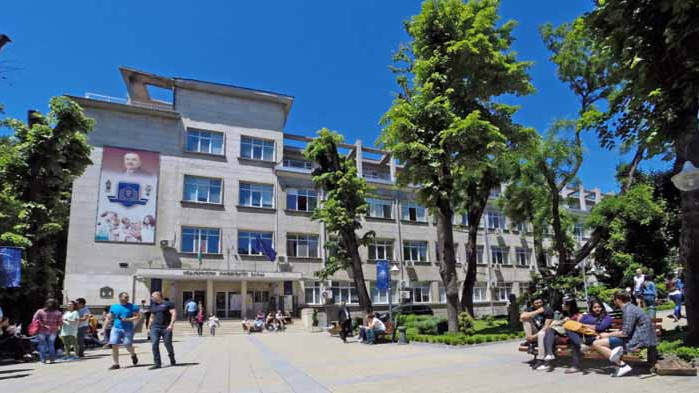 МУ – Варна намали таксите за платено обучение за студенти, приети в предходни години