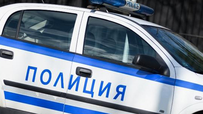 Във Варна шофьор блъсна майка с 6-годишно дете и избяга