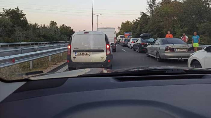 Шепа протестиращи лазят по нервите на изморени варненци