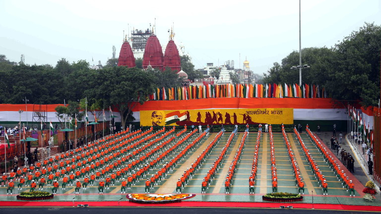 Моди размаха пръст на Китай