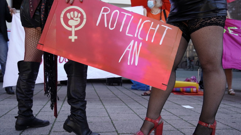Бордеите в Берлин отвориха, но сексът не е позволен
