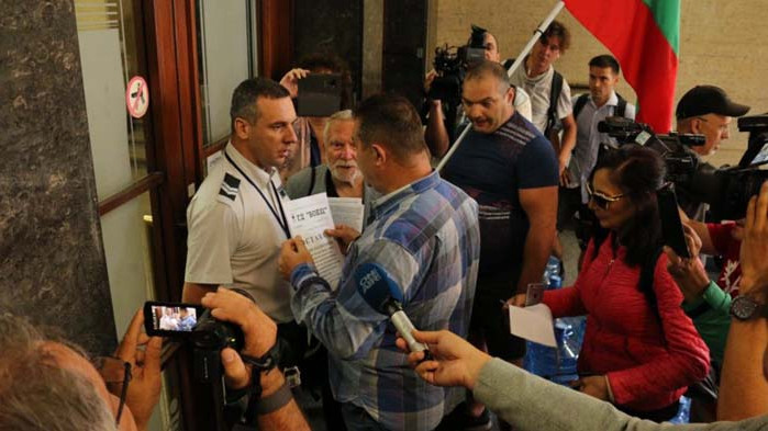 Протестиращи нахлуха в Министерството на правосъдието