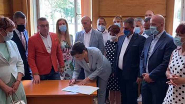 С нова конституция, а не поправки ГЕРБ опитва да спечели патриотите и ДПС