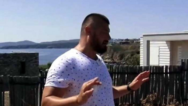 Николай Бареков и граждани окупират централата на Христо Иванов