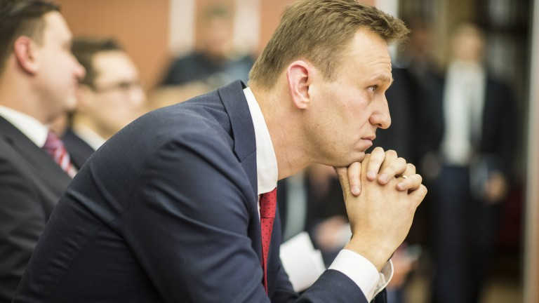 Алексей Навални в безсъзнание в болница, подозират отравяне