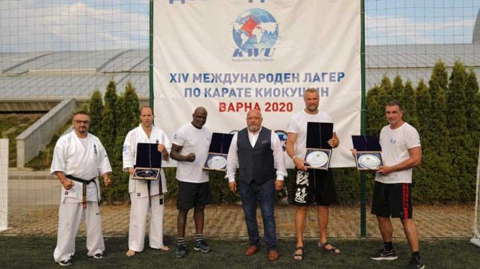 Министър Кралев посети 14-ия Международен тренировъчен лагер по киокушин